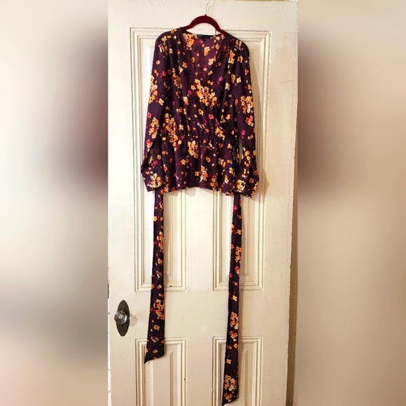 Gibson Faux Wrap Floral Pearl Cuff Blouse - Picture 2 of 2